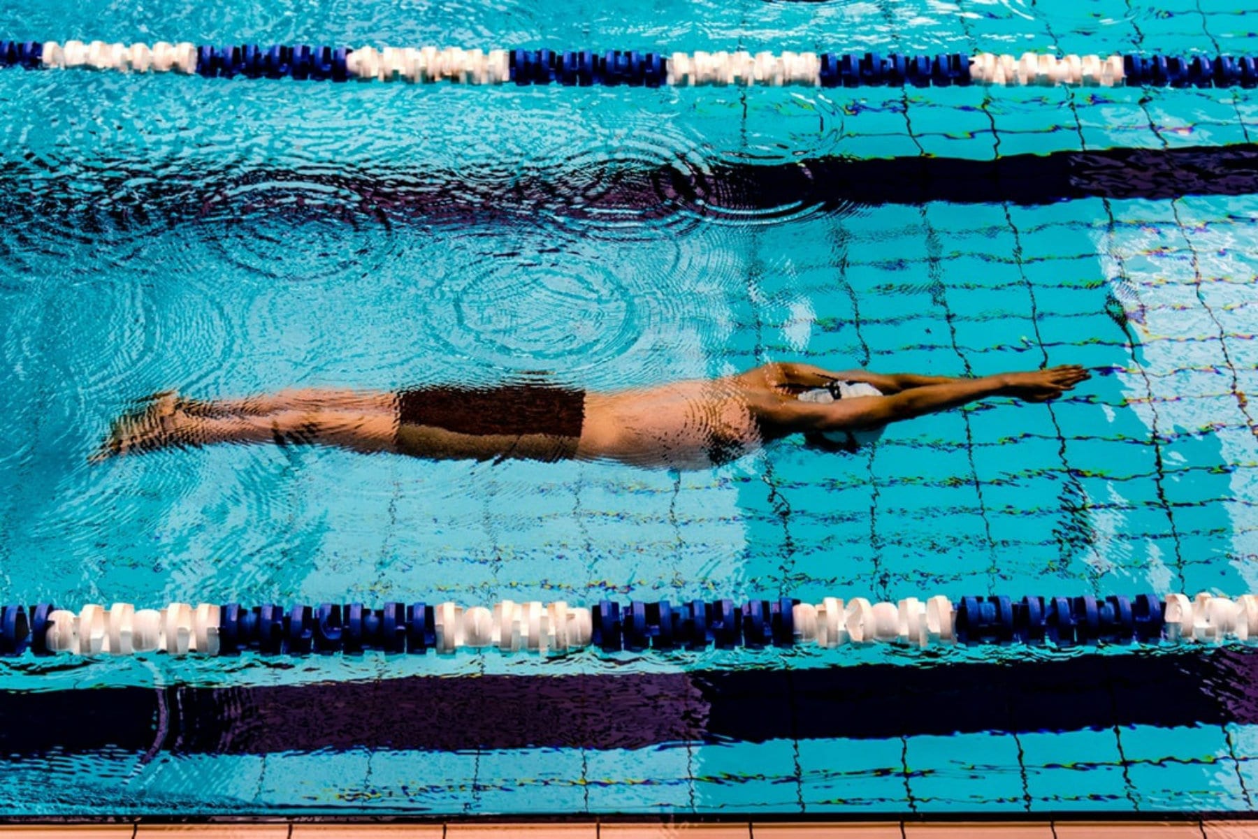 Cuánto cuesta practicar natación profesional: bañador, gorro