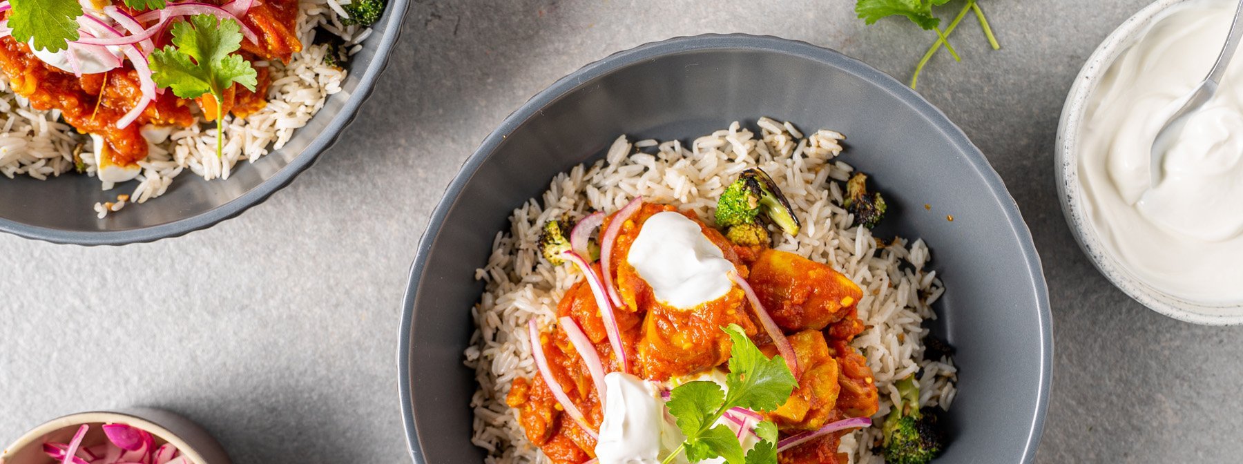 Pollo al curry con arroz y brócoli