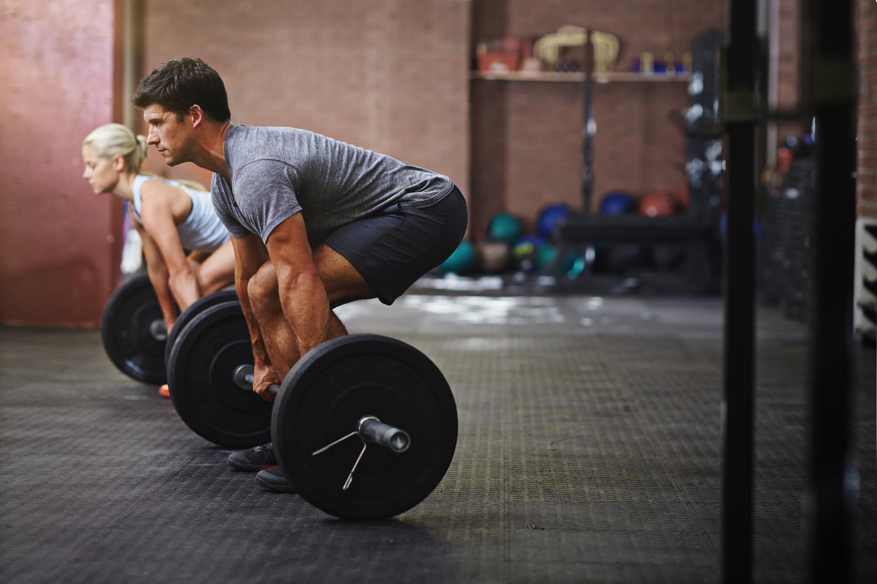 Treinos Com Barra  16 Exercícios Para Desenvolver Força e Massa Muscular -  MYPROTEIN™