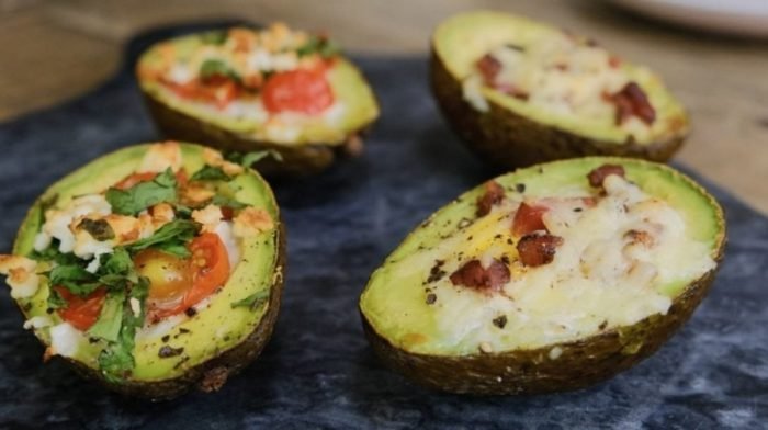 Gebakken eieren met avocado 2 ways | Heerlijk Keto-vriendelijk ontbijt