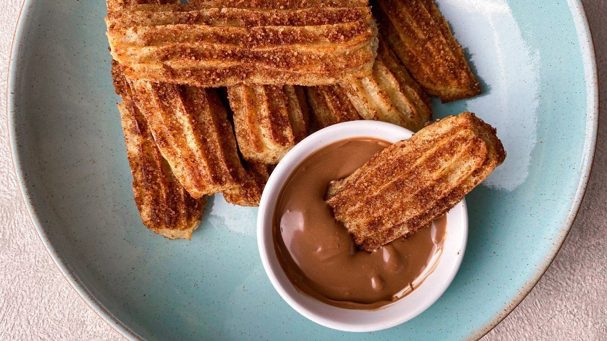Healthy Baked Churros Met Protein Spread