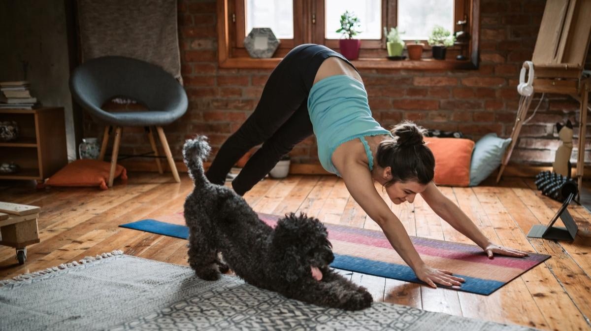 Comment le yoga aide à soulager le stress  Techniques de yoga et de  relaxation - MYPROTEIN™