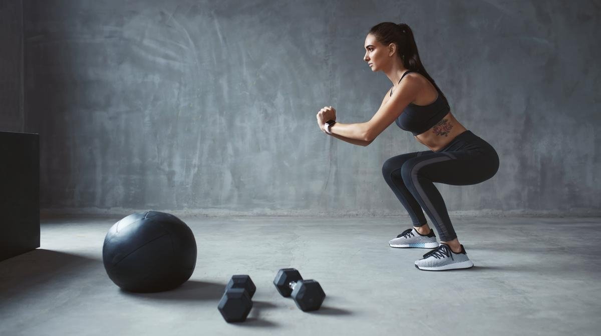 How To Do: A Dumbbell Step-up for Seriously Toned Legs