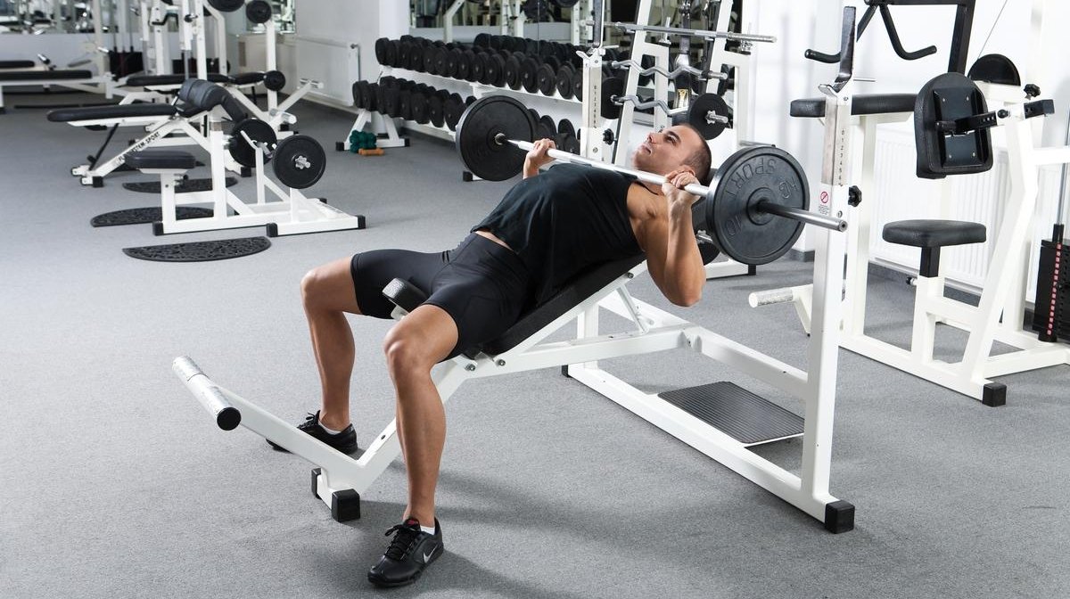 How to Safely Spot- Bench Spot  A Beginners Guide on How to Spot the Bench  Press 