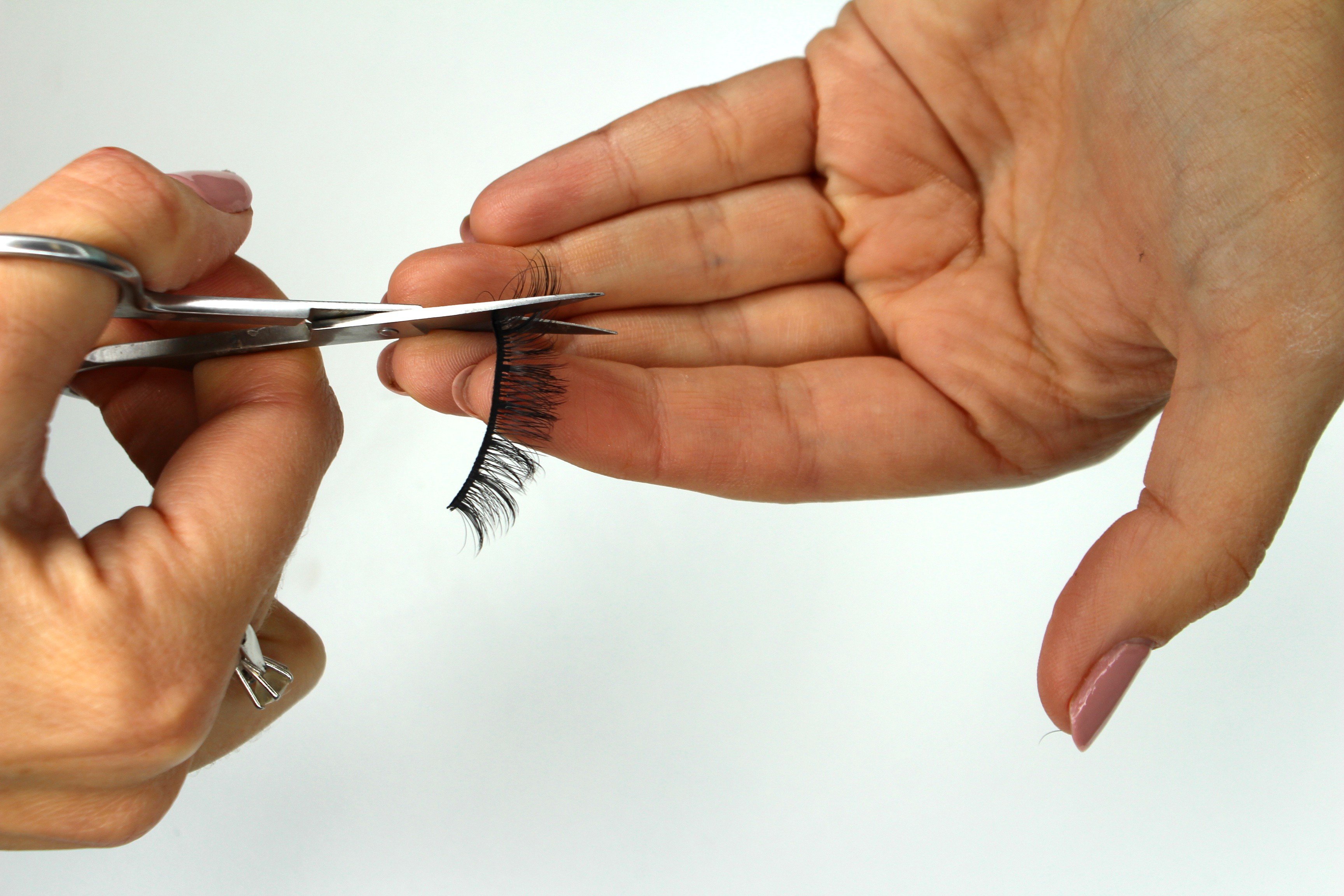 how to apply false lashes