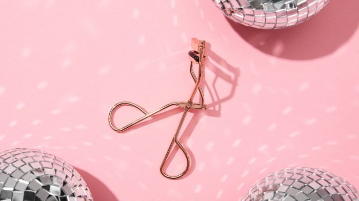 How To Use A Metal Eyelash Curler