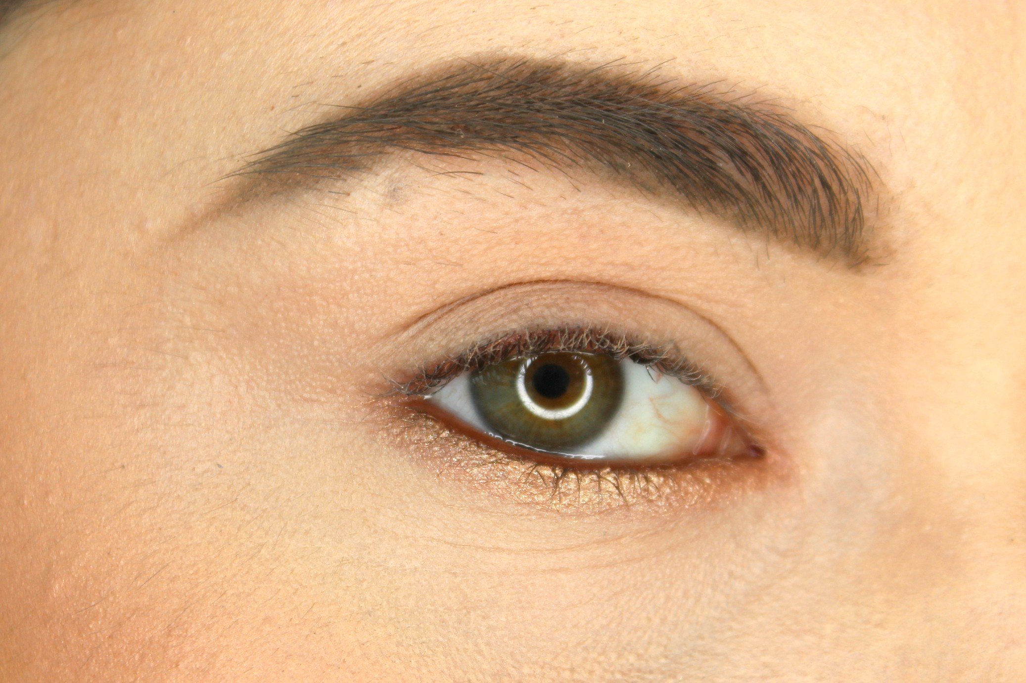 how to apply cream eyeshadow like an eyeliner