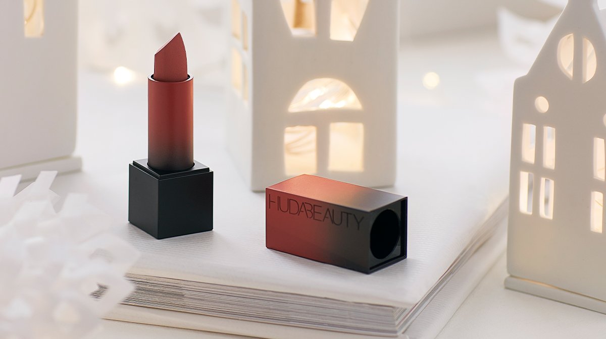 glossybox-advent-calendar-2020-day-20-huda-beauty-lipstick