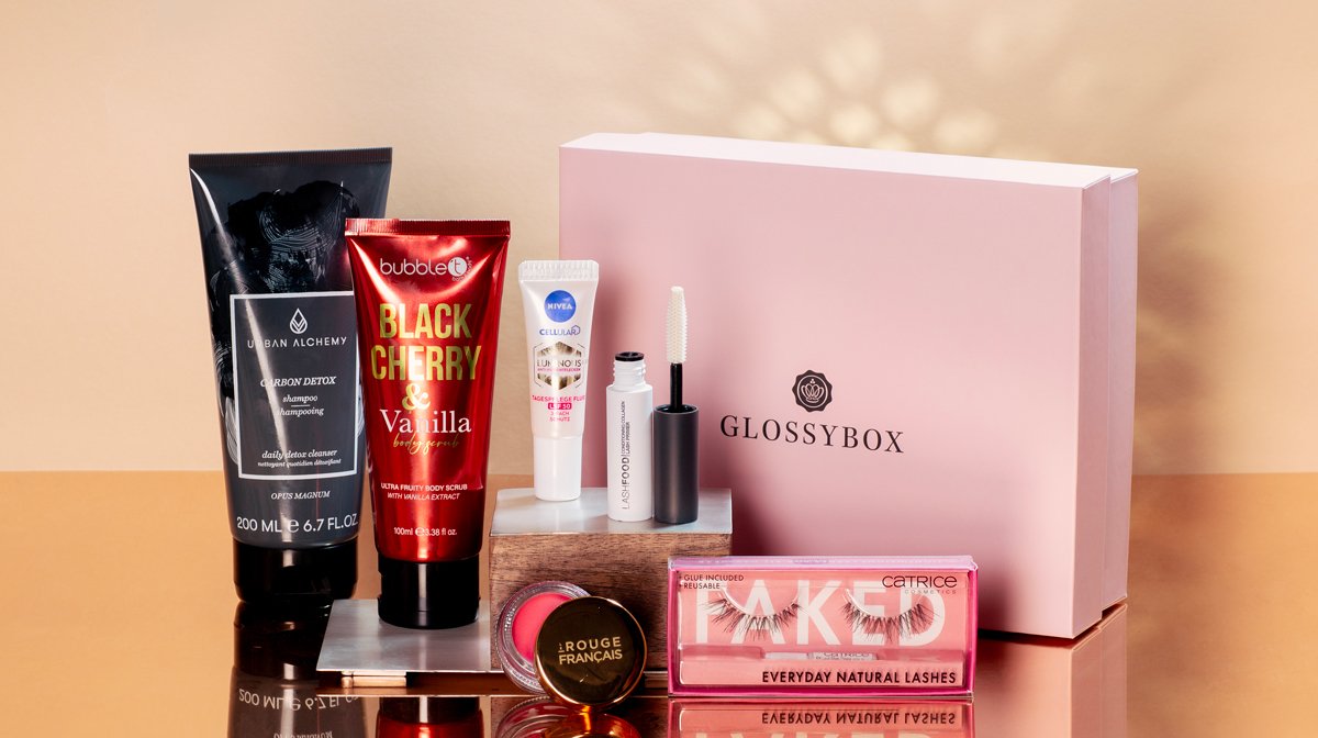 glossybox-dezember-2023-beauty-box-abo-unboxing