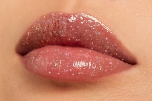 glittery lip