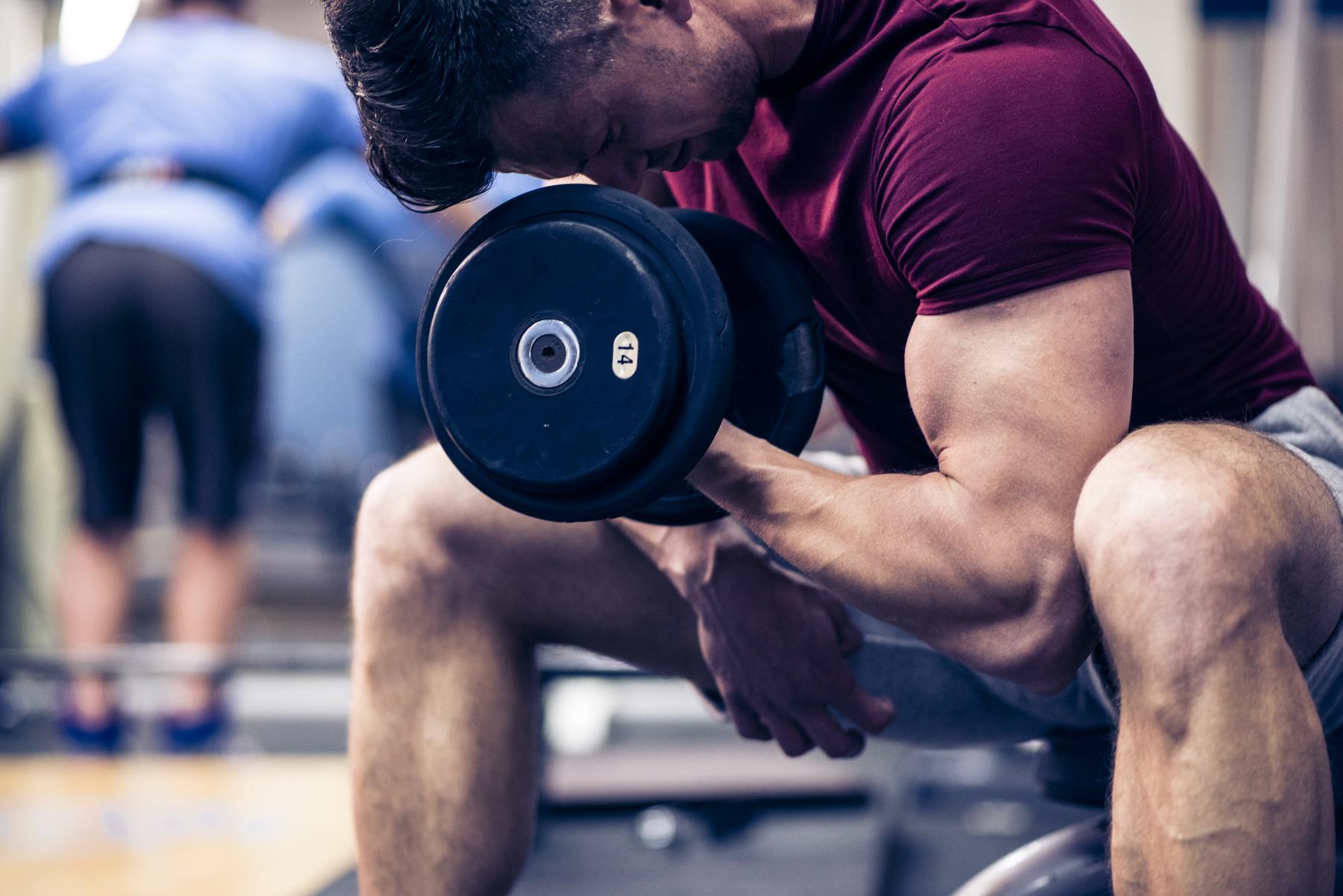 5 best dumbbell-only triceps workouts to build bulky arms