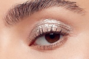 shimmery eyelid for hippie eyemakeup