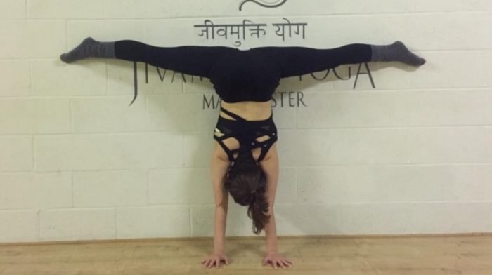 How To Do Handstands & Handstand Push Ups | Benefits & Technique