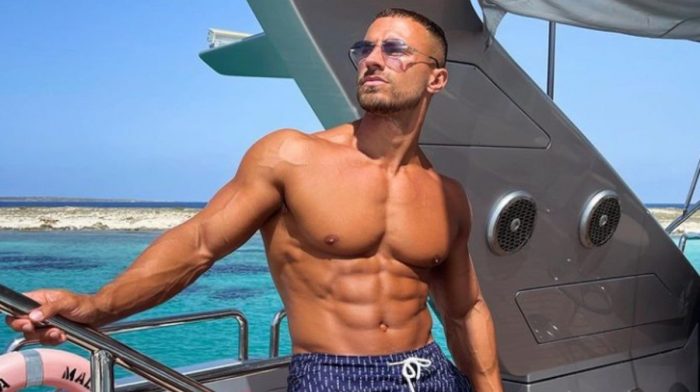 Mike Thurston’s Simple Ab Routine Will Leave Your Core On Fire