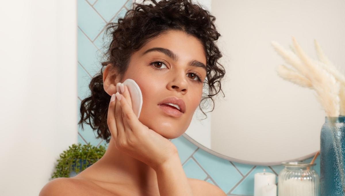 What Is Toner? Our Guide to the Benefits of Toner in Your Skin