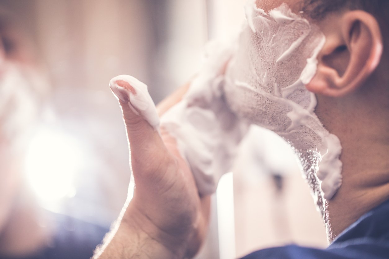 Man applying Gillette Fusion5 Ultra Sensitive Shaving Gel | Gillette UK