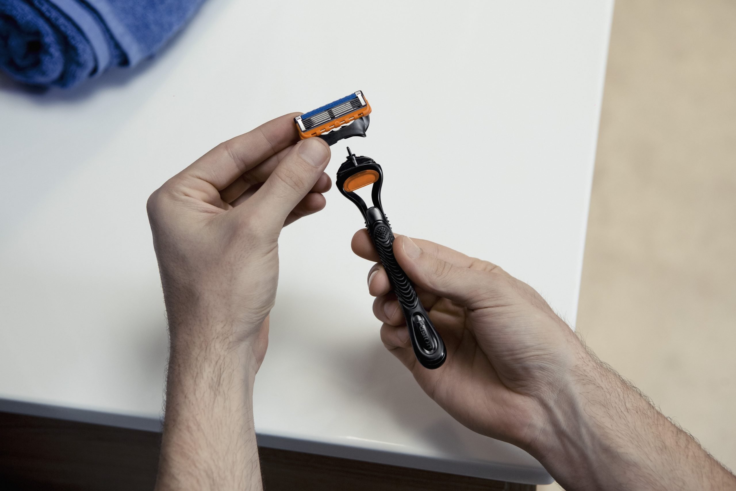 Removing a razor blade from a Gillette razor | Gillette UK