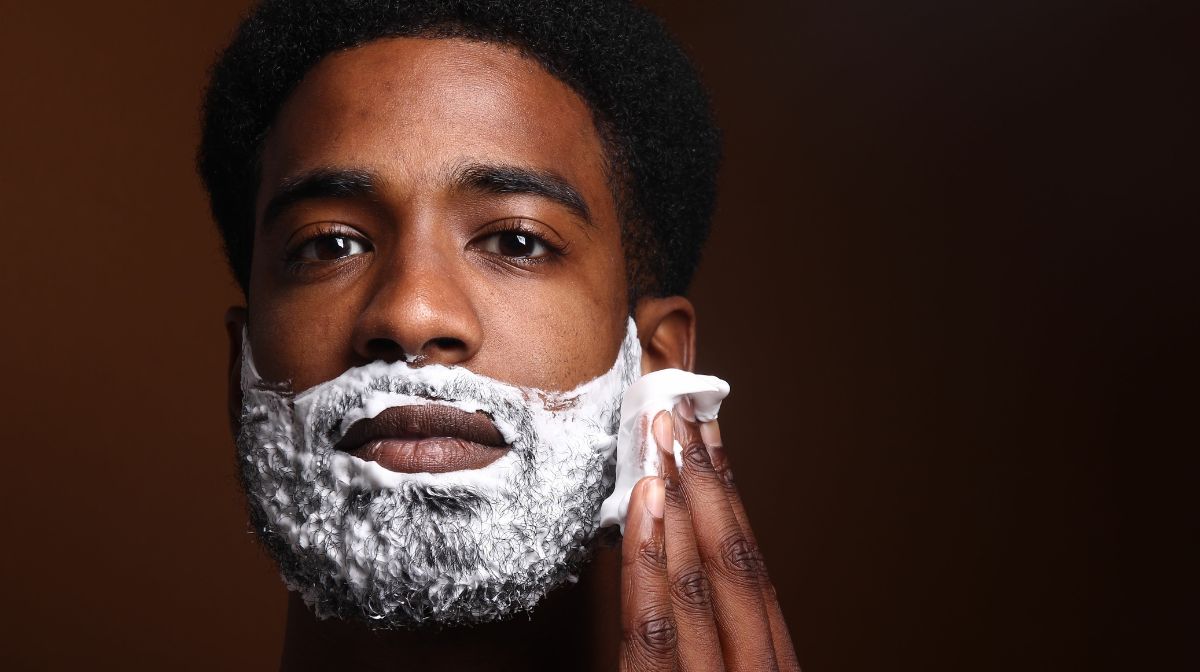 Man shaving his facial hair before he after he’s been in the shower | Gillette UK