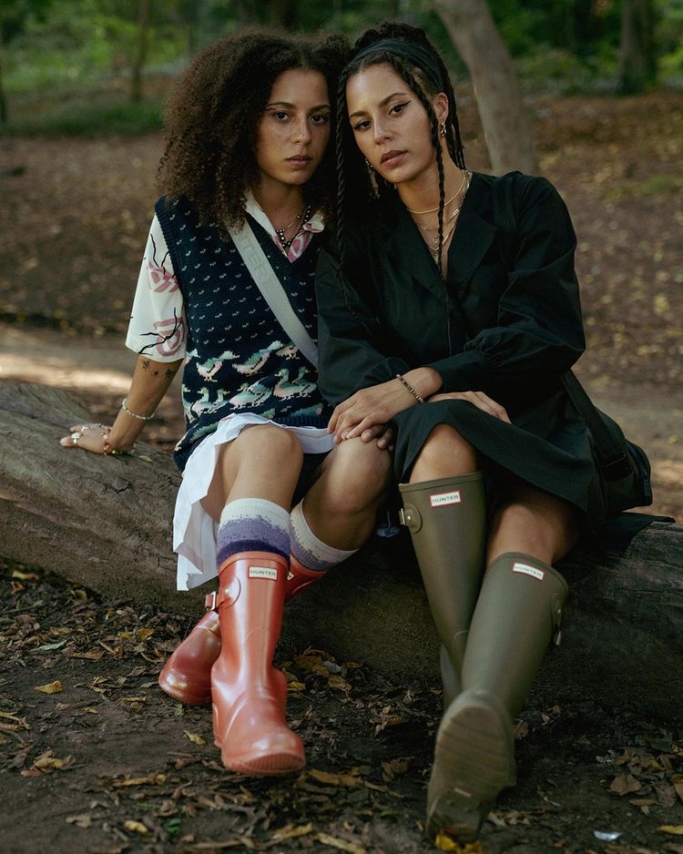 Red Hunter Boots Outfit Ideas: Inspiration for Rainy and Cold