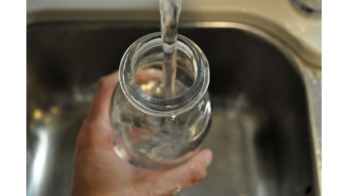 filling glass water bottle
