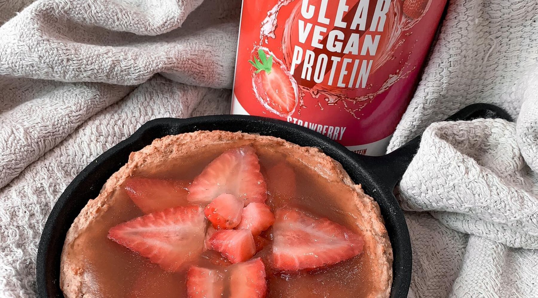 One-Serve High-Protein Strawberry Vegan Jelly Tart