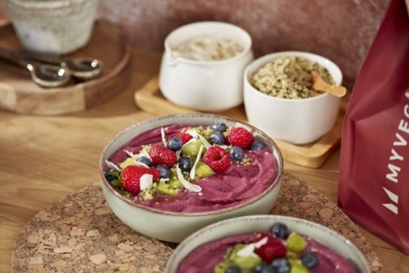High-Protein Mixed Berry Smoothie Bowl