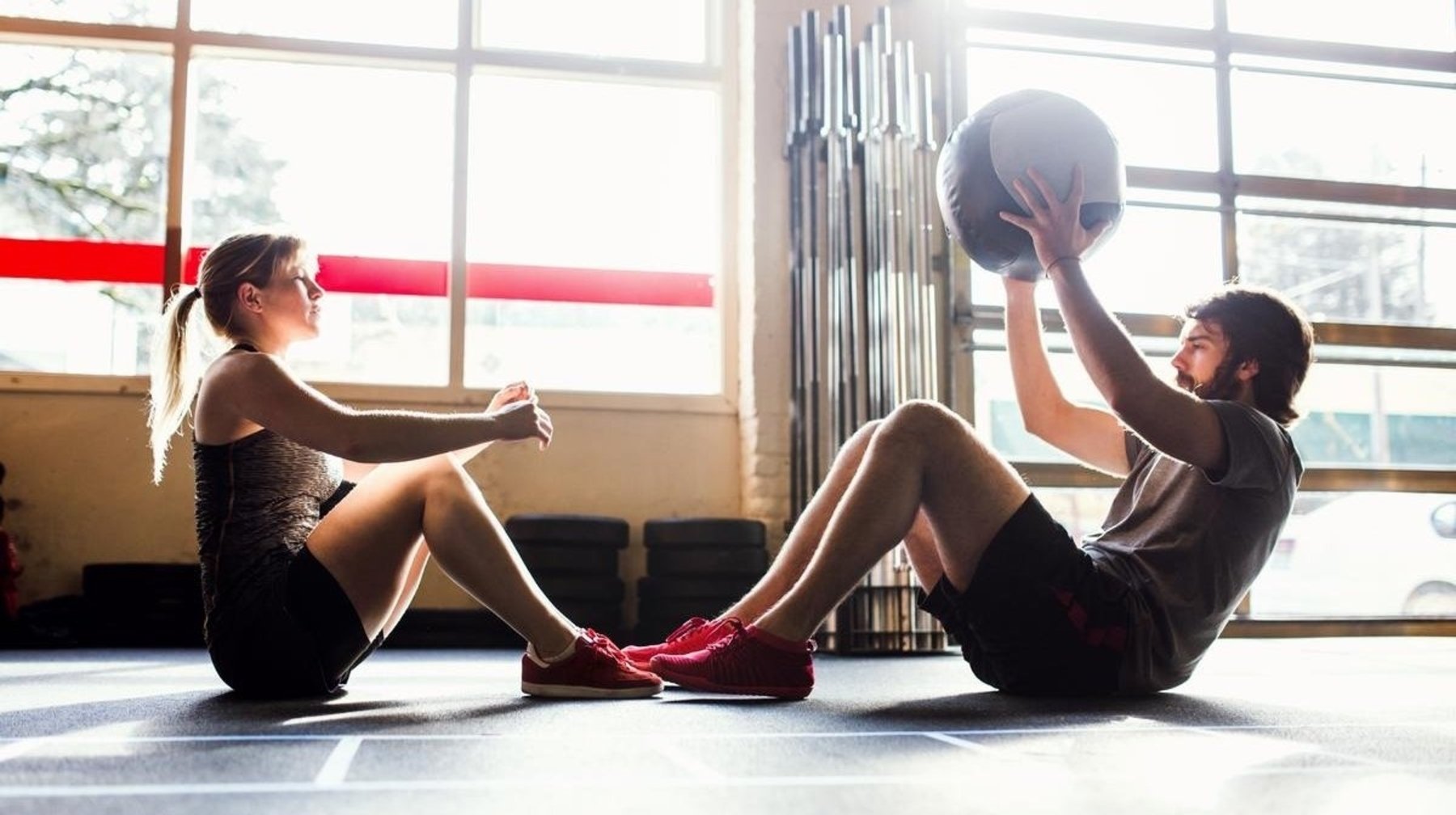 De beste 15 core oefeningen vanuit huis of de sportschool
