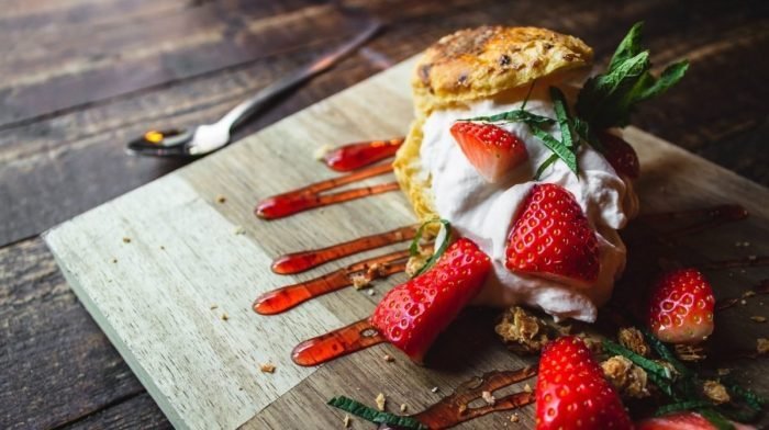 Aardbeienkwarktaart | Een heerlijk stuk taart & eiwitrijke snack