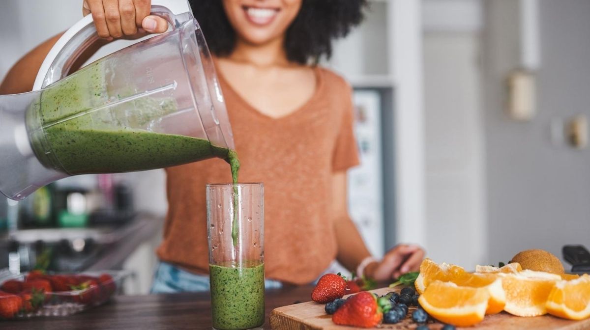 woman making a healthy smoothie