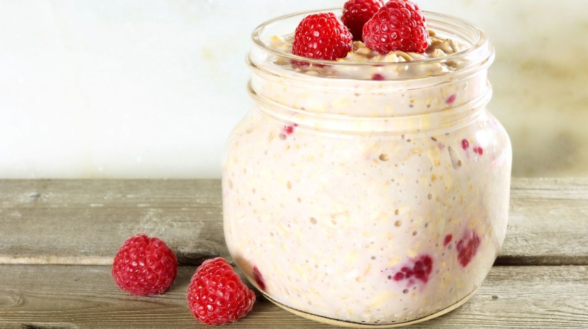 protein overnight oats with berries