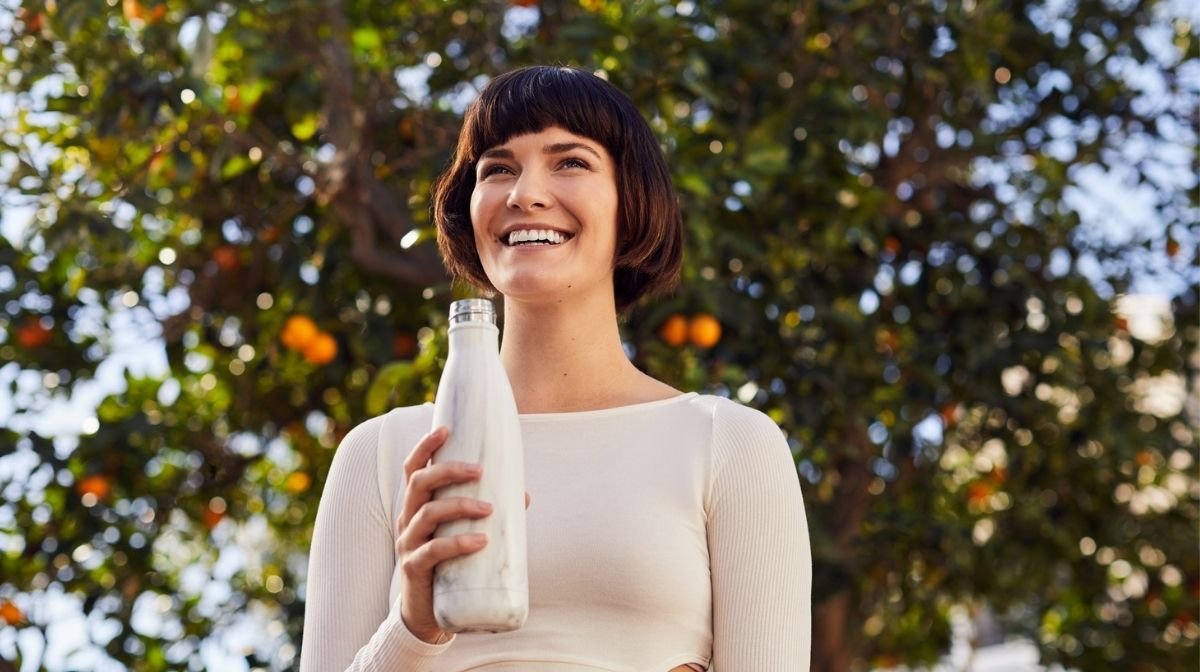 woman with reusable water bottle