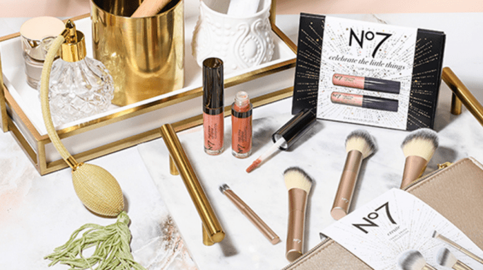 Create the Perfect Holiday Makeup Look in 5 Simple Steps