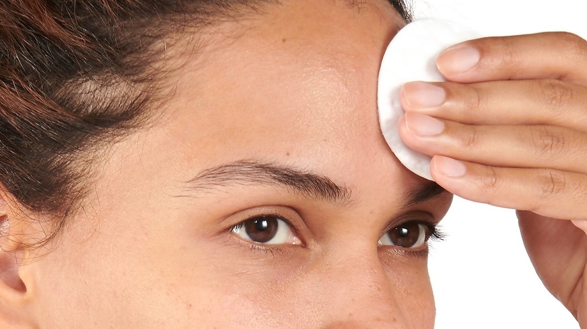 How To Care For The Skin Under Your Eyes