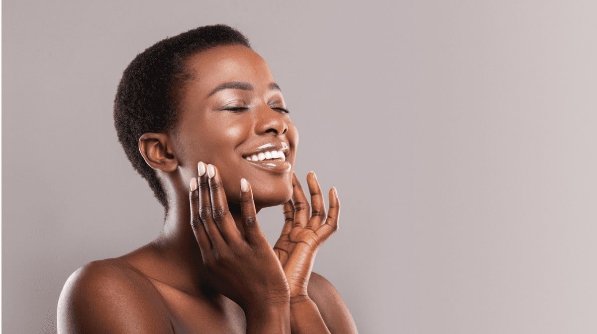 A woman displaying the benefits of primer: a flawless makeup finish