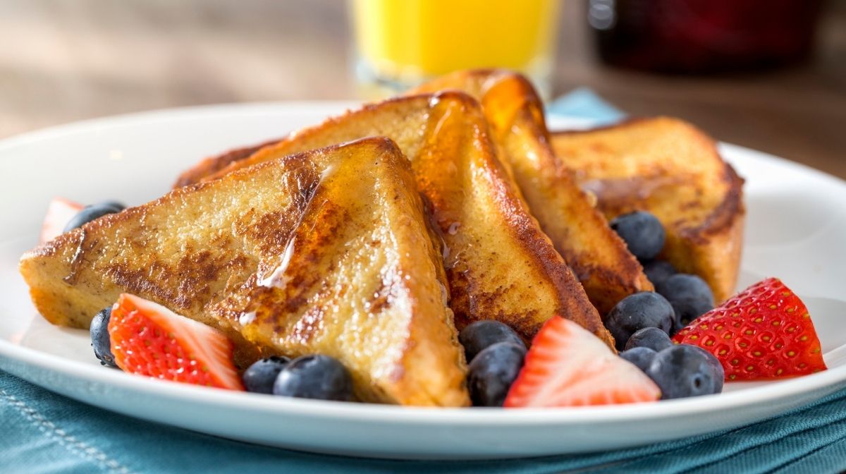 French toast with maple syrup and berries