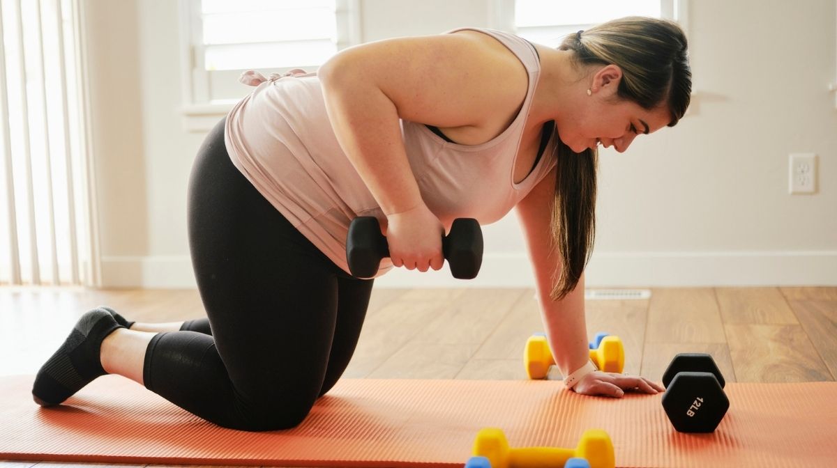 woman lifting weights at home