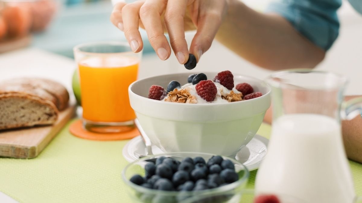 yoghurt with berries for breakfast