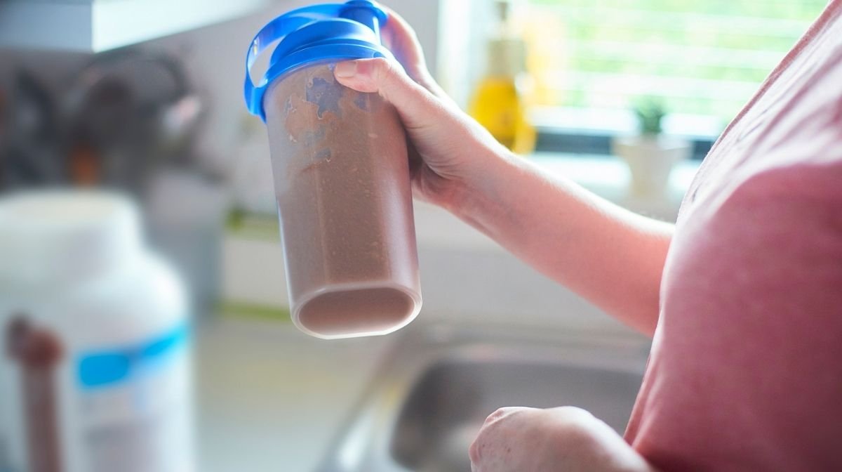 woman making meal replacement shake