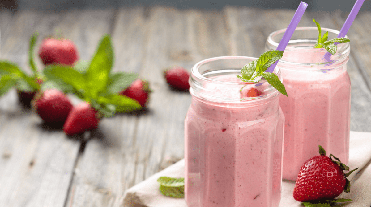 strawberry weight loss shake served in glass jars