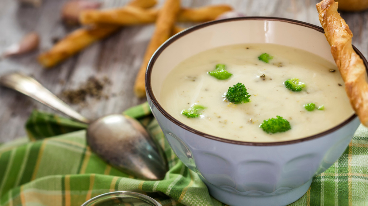 Low-Calorie Creamy Broccoli Soup