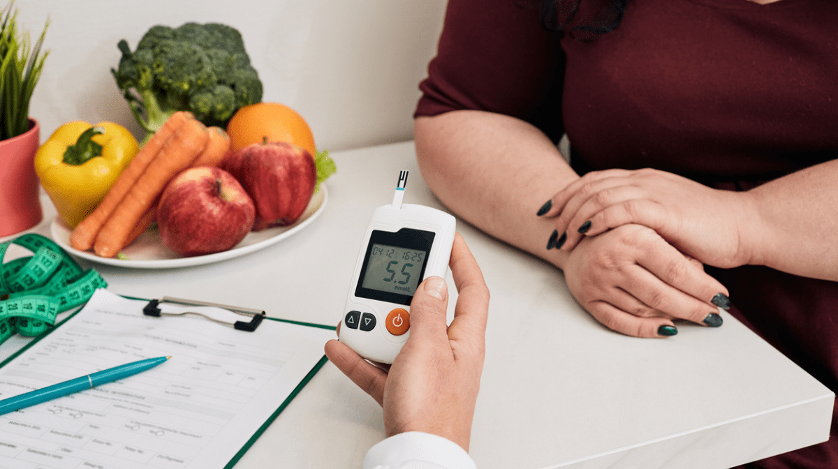 A doctor checking a women's insulin level