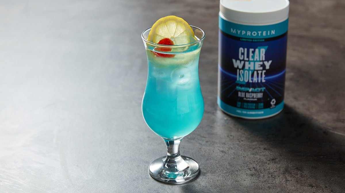 Clear Whey Isolate Modrá malina na dva způsoby