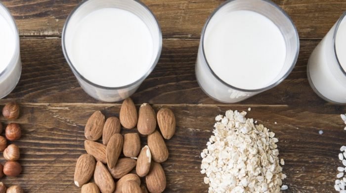 8 nejlepších rostlinných alternativ mléka
