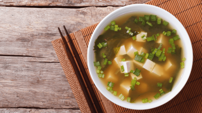 Recetas para la salud intestinal: sopa de miso