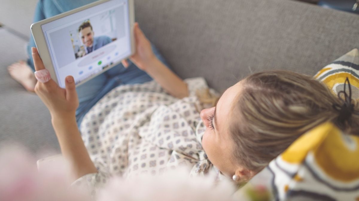 woman catching up with a friend over a virtual call