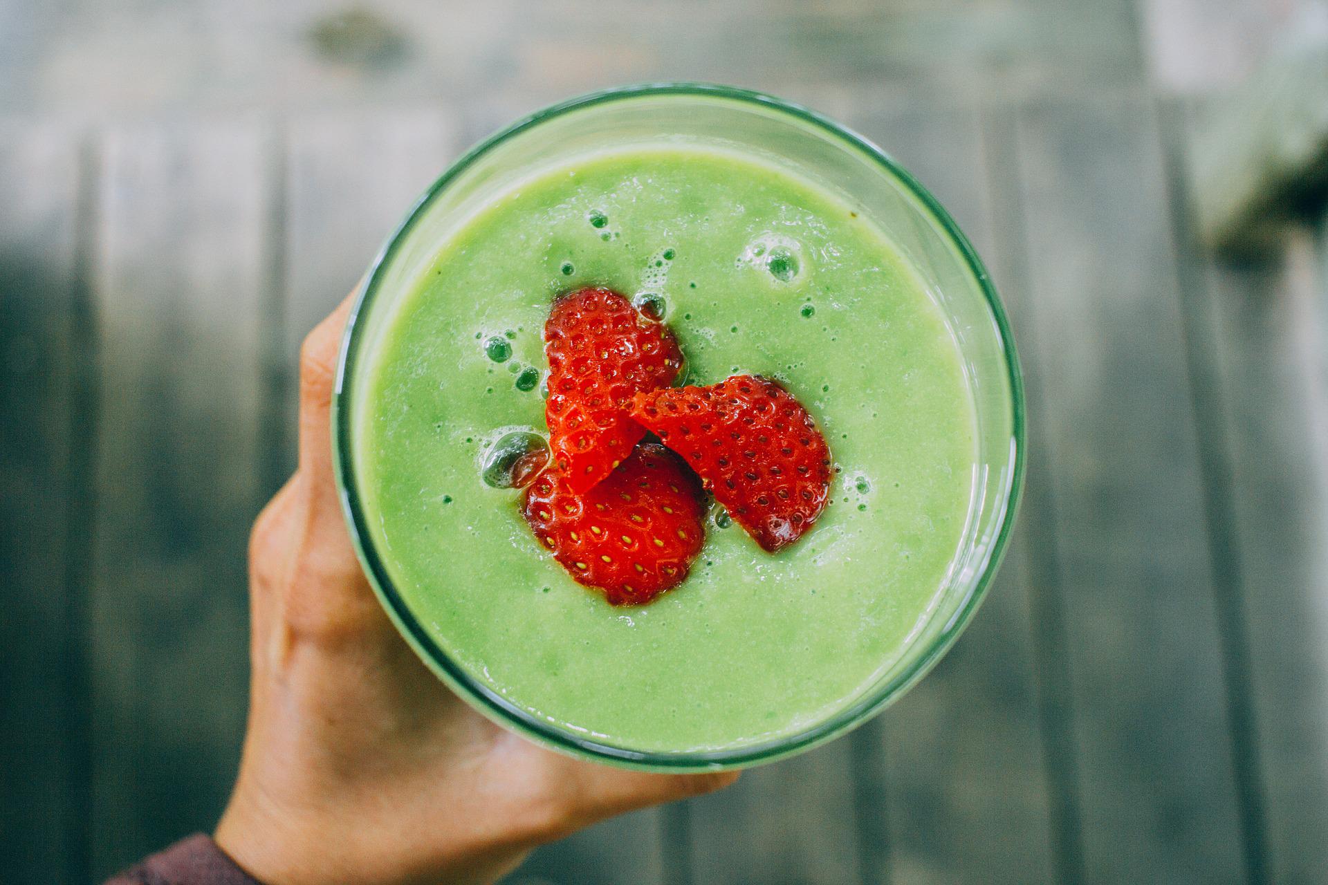 How to Make a Detox Smoothie This Summer - Mioskincare