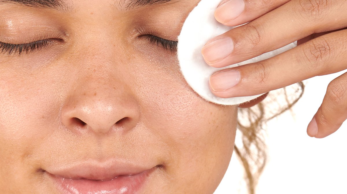 Explaining different types of facial cleanser