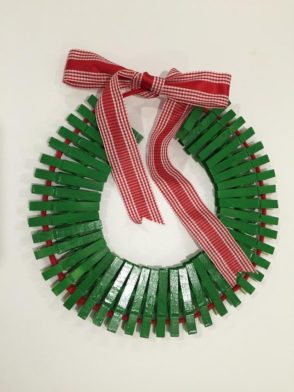 How to Make a Wreath from Pegs