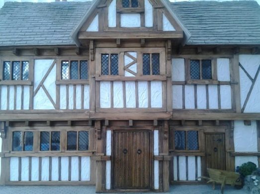 Miniature Tudor House - Recreating a Bygone Age in the World of Miniature