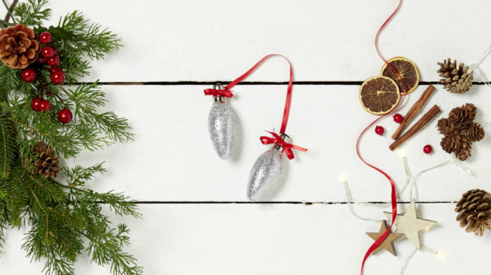 How to Make Christmas Baubles from Light Bulbs